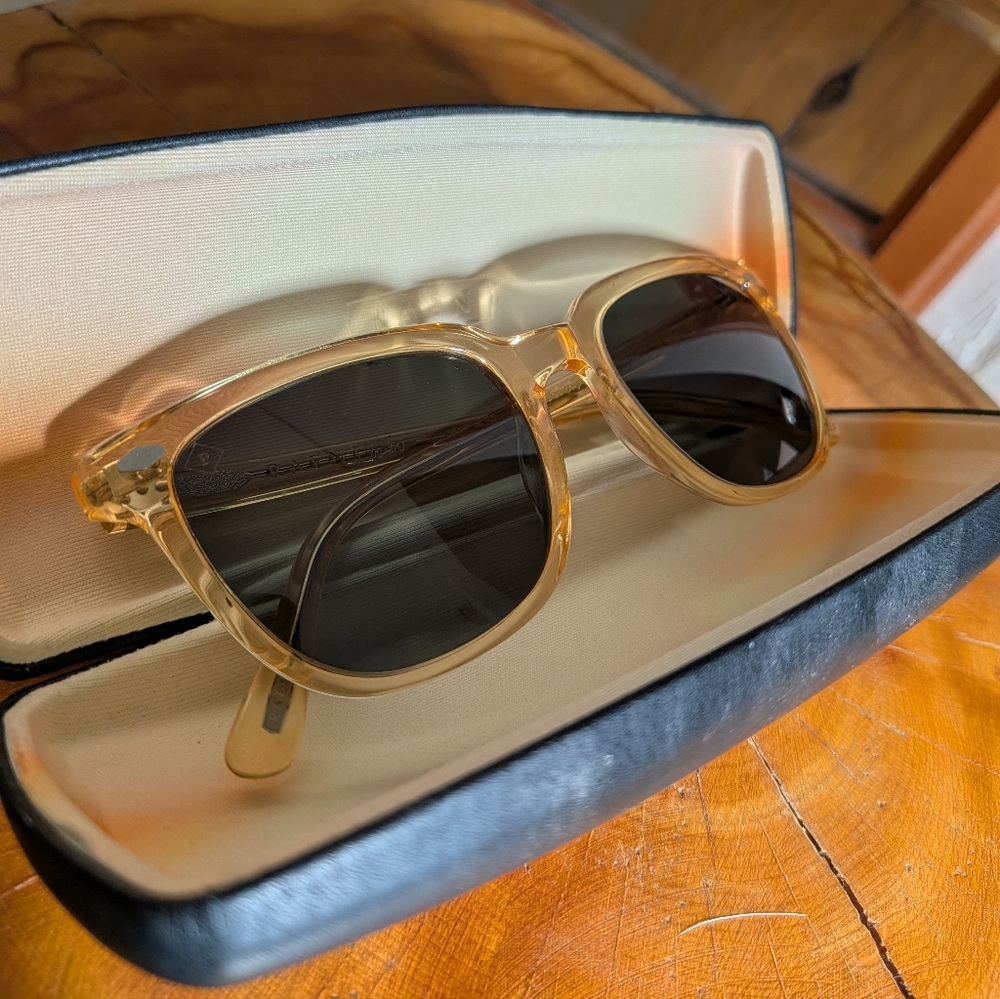 RAEN Arlo Polarized Champagne Crystal